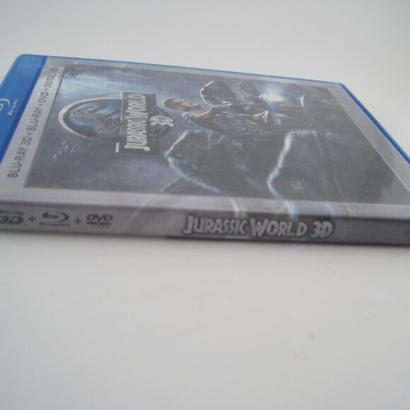 Jurassic World (Blu-ray & DVD) (widescreen) (Universal Pictures) (PG-13) (2014) - Picture 2 of 5